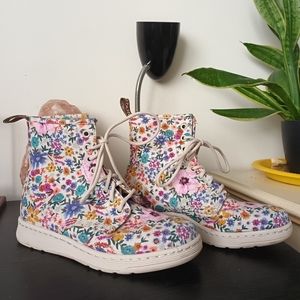 RARE Dr. Martens Softwair Newton Wanderlust Boots